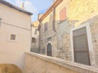 Casa indipendente in vendita a Castel del Monte(AQ)