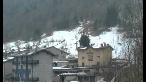 Getting creative at snowpark schöneben: public special obstacle snowboard session