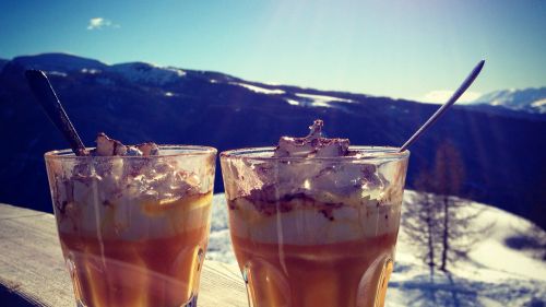 Vietato sciare sotto l’effetto di alcolici. Bombardino e birra solo a fine giornata