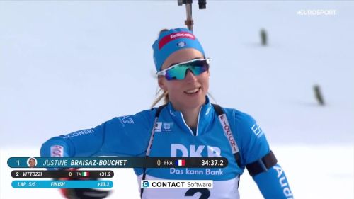 Lisa vittozzi si inchina all'arrivo, ma è argento nella mass start: podio in mezzo alle francesi