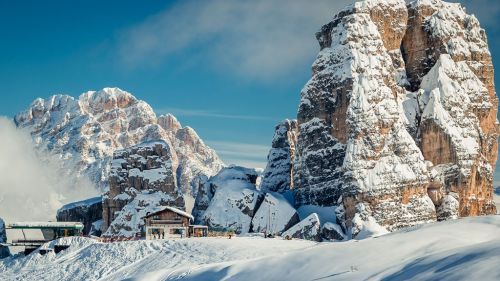 Una notte in un rifugio sulle piste a cortina d'ampezzo