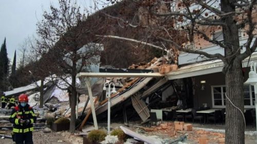 Frana sull'hotel eberle di bolzano, crolla parte della struttura