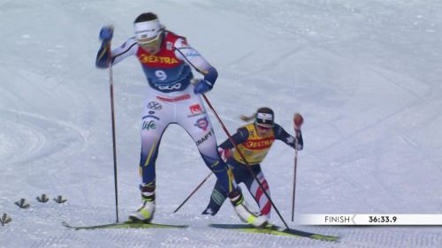 Vola andersson, ma diggins le è subito dietro. che final climb sul cermis!