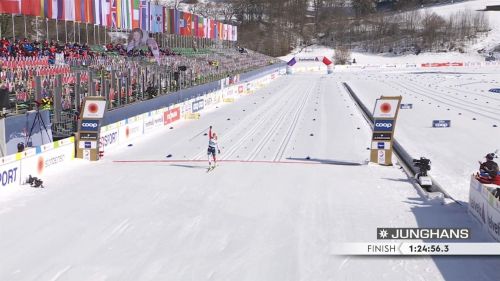 Therese johaug conquista l'oro con un arrivo in solitaria nella 30 km di obertsdorf