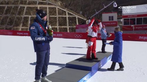 Mayer campione olimpico di superg, federica pellegrini gli consegna l'oro - pechino 2022
