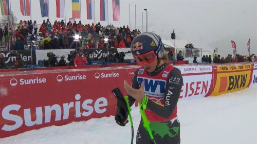 Paura sofia goggia a sankt moritz! colpisce una porta ed esclama: 'ho rotto la mano'