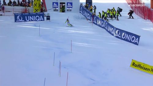 Beffa per aicher: inforca alla prima porta