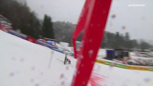 Leona popovic, che volo! taglia il traguardo con una capriola nello slalom sulla podkoren
