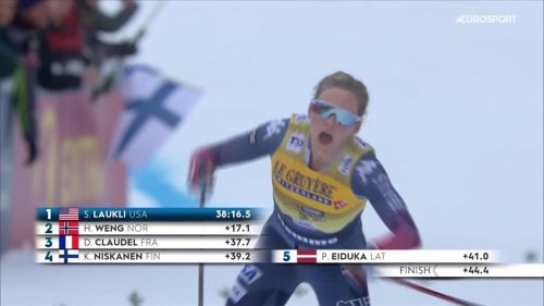Jessie diggins arriva stremata al traguardo del cermis: il tour de ski è suo
