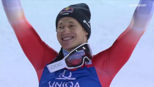 Marco odermatt a schladming rimonta dall'11° posto, vince il gigante ed eguaglia il record di stenmark