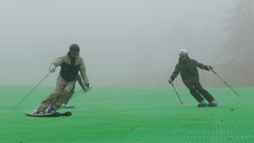 Nevegal, prime discese sulla nuova pista da sci sintetica