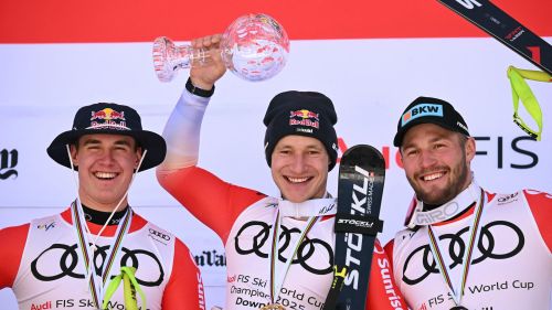 La gioia di odermatt! riceve la coppa e festeggia il poker a sun valley