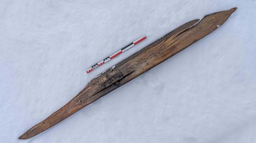 Tra i ghiacci di norvegia emergono gli sci da discesa della preistoria