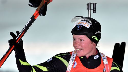 Marie Dorin Habert regina della bufera a Kontiolahti. Suo l'oro iridato nella sprint