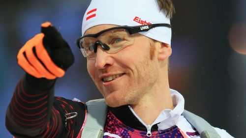 Simon Eder batte Ole Einar Bjørndalen e chiude i bersagli in 8'15