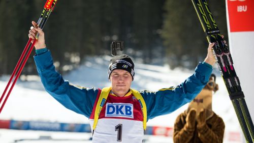 Björn Ferry vince una mass start trasformata in 'gara di tiro'. Bel gesto di Martin Fourcade