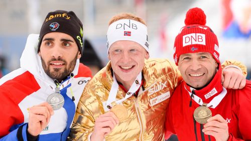 Johannes Bø batte Martin Fourcade in una mass start epica. Bjørndalen bronzo, con Dominik Windisch 4°