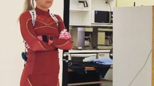 Kaisa Mäkäräinen nuova 'Lady in Red'. La Francia invece torna al blu