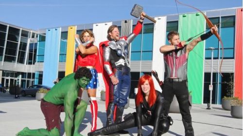 Le star canadesi del budello diventano supereroi per un giorno!
