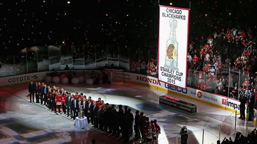 Blackhawks raise stanley cup banner