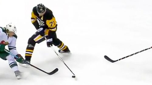 Il goal di malkin con passaggio del disco tra le gambe