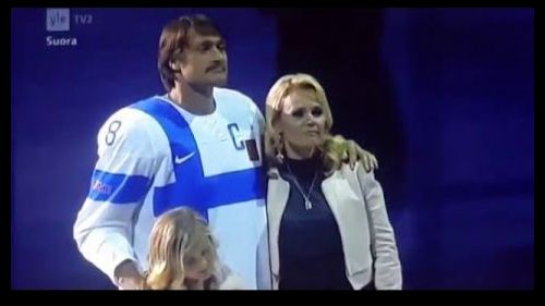 Il tributo di helsinki a teemu selanne