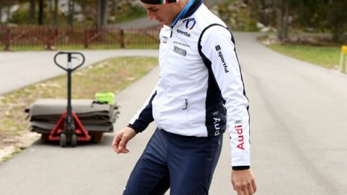 Nei momenti di pausa il buon Cioffi si diletta con il pallone...