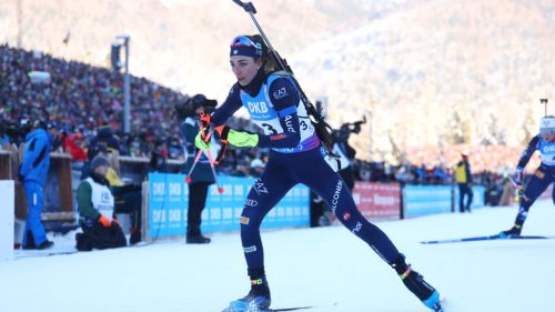 Lisa Vittozzi vince una Sprint al cardiopalmo e si porta a pochi punti da Tandrevold nella corsa per la Coppa